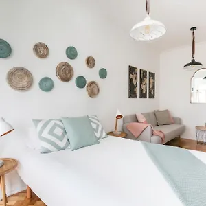 Apartment Stroll To Coffee Shops Near A Renovated Hillside In Graca, Lisbon
